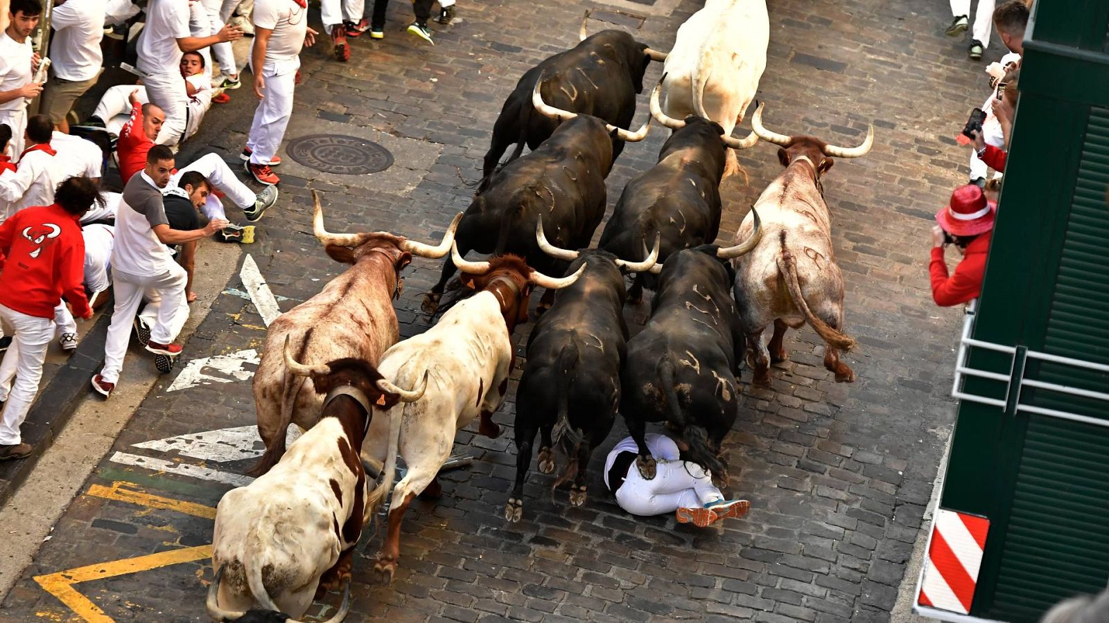 Las imprudencias se repiten durante encierro de San Fermín | Ver