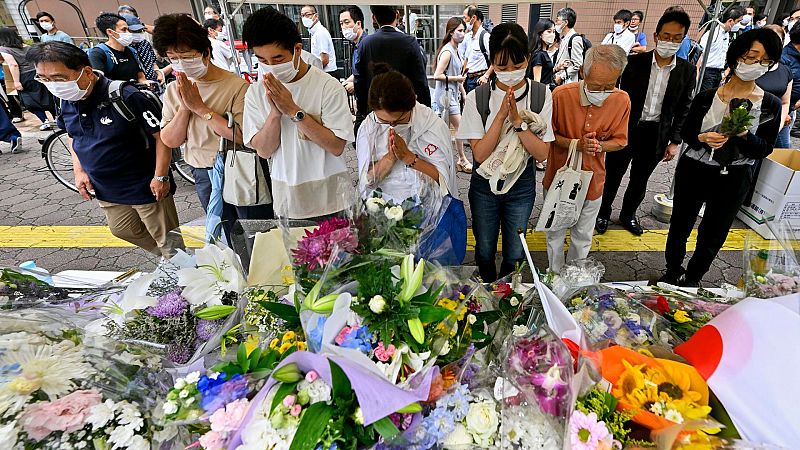 Japón investiga la motivación del asesinato de Shinzo Abe mientras vela a su ex primer ministro