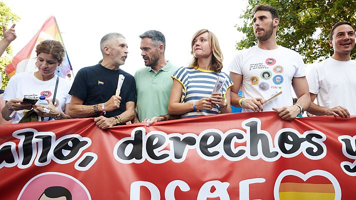 Telediario Fin de Semana - Representantes políticos acuden a la manifestación del Orgullo en Madrid