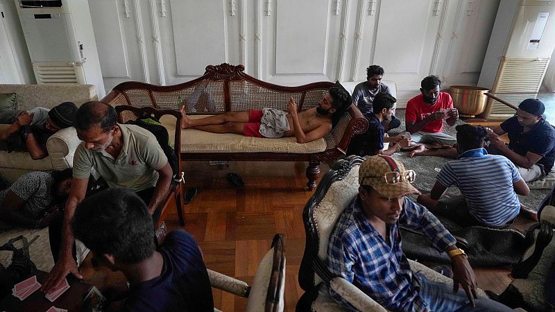 El palacio presidencial de Sri Lanka sigue ocupado por los manifestantes