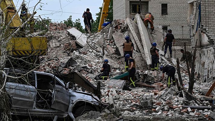 Rusia ataca dos almacenes de armamento y un edificio en Donetsk 