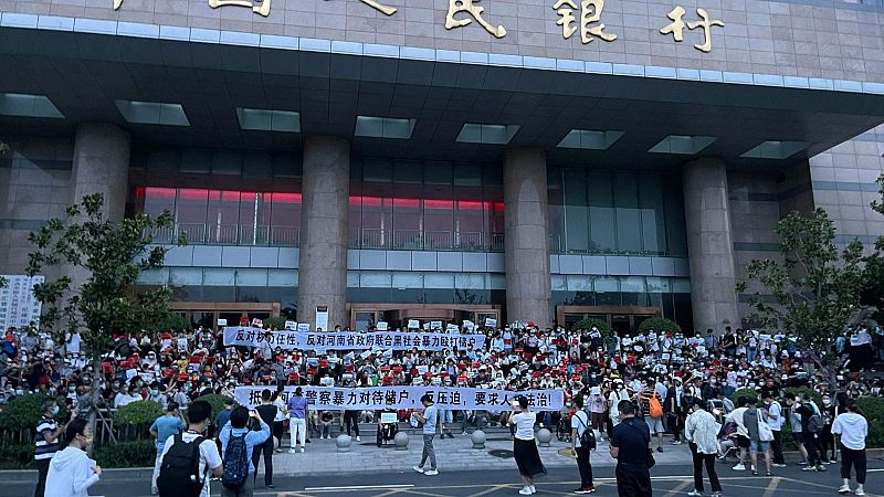 Este lunes, las autoridades chinas han reprimido las protestas de cientos de ahorradores que pedían recuperar su dinero