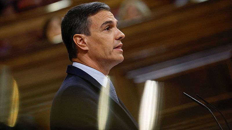 Sánchez anuncia un impuesto a las eléctricas y a la gran banca