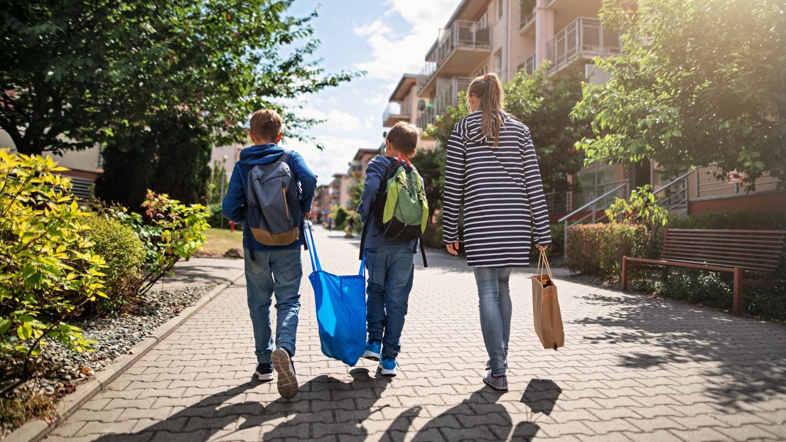 Las familias ya no pueden ahorrar y pagan 3.000 euros más de media por la subida de precios de alimentos y energía