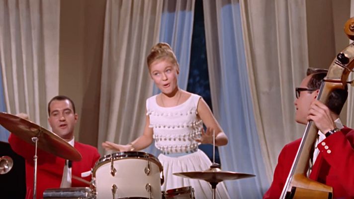 Telediario 1 - Un álbum de cromos recoge canciones populares que pueden escucharse