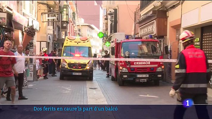 Informatiu Balear - Dos turistes ferits després de caure'ls al damunt part d'una balconada al carrer Sindicat de Palma.