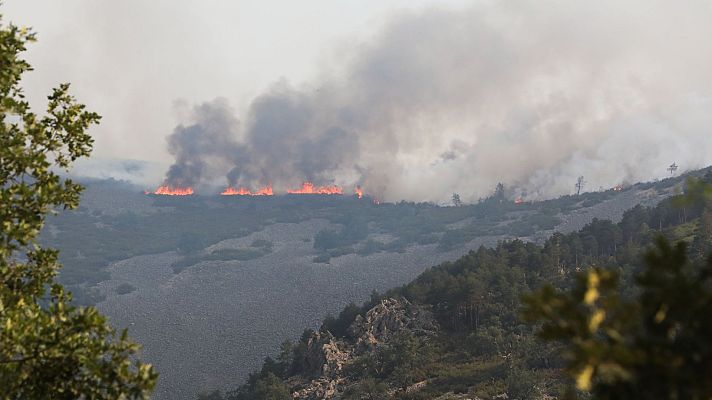 La hora de La 1 - Los incendios en Cáceres obligan a evacuar Casas de Miravete y otros siete municipios en Las Hurdes