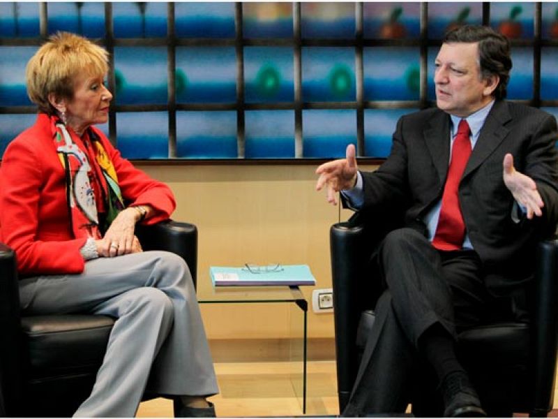  La Vicepresidenta del Gobierno, Fernández De la Vega, ha negado en Bruselas que España haya planteado sanciones a los países de la Unión Europea que incumplan objetivos económicos. 