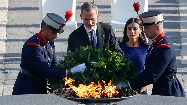 Telediario 1 - Los reyes presiden el homenaje a las víctimas de la COVID