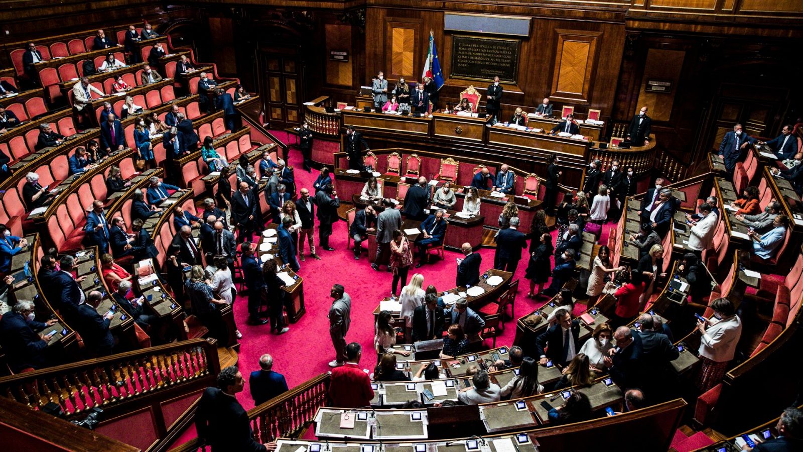 Incertidumbre en Italia tras la renuncia del presidente a la dimisión de Mario Draghi