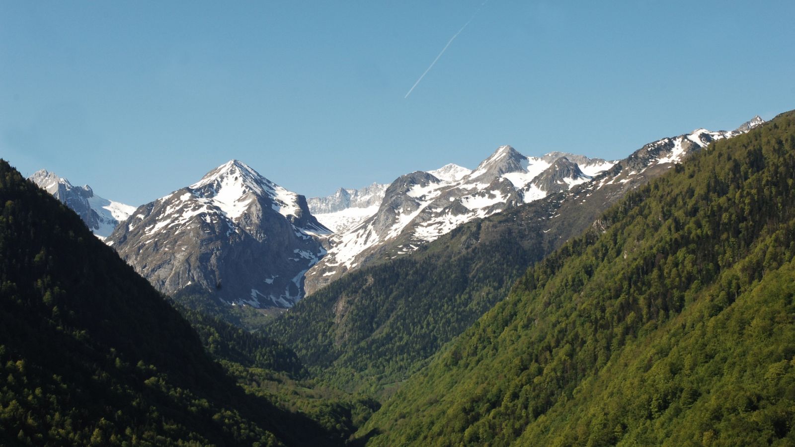 Las altas temperaturas derriten el glaciar del Aneto 