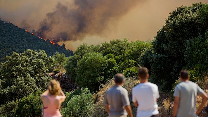 Más de 3.000 evacuados por el incendio de Mijas