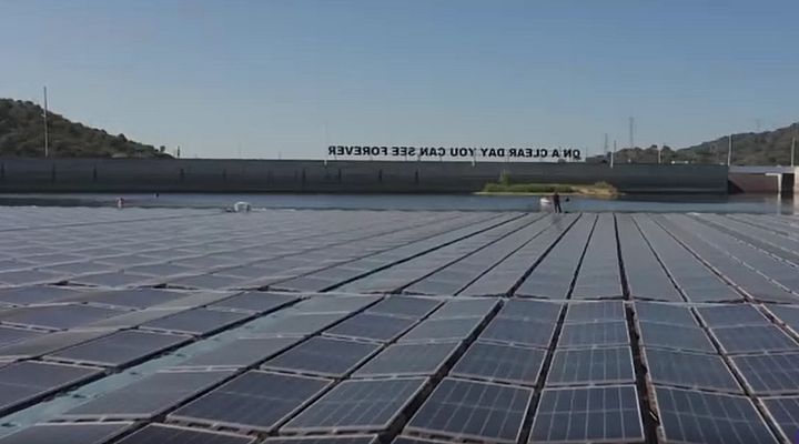 La mayor planta solar flotante de Europa está en Portugal