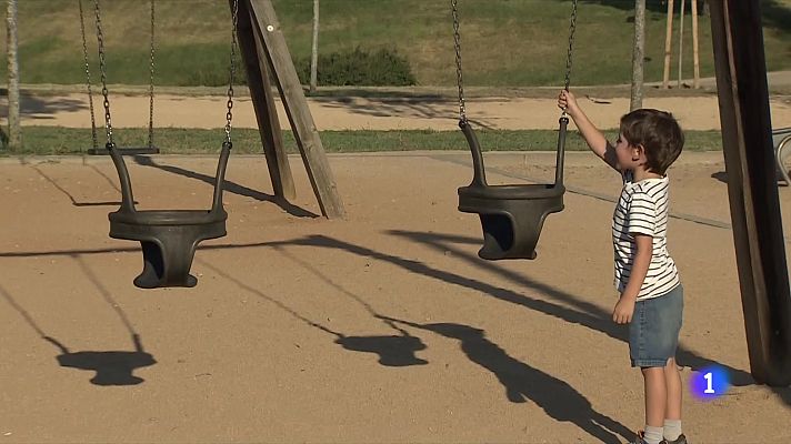 L'Informatiu - Tobar un parc infantil amb ombra a Barcelona es converteix en impossible