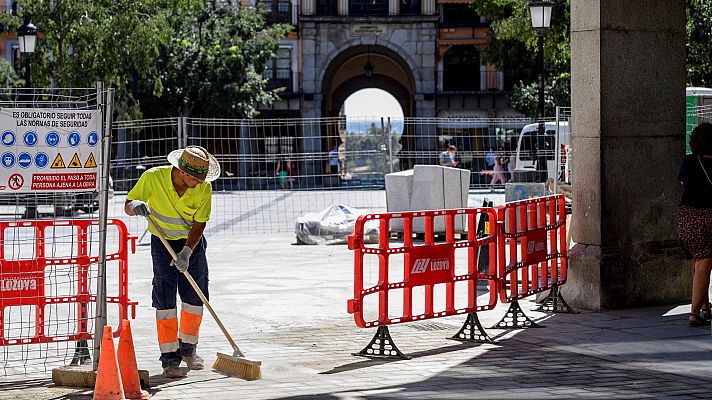 Telediario 1 - Los sindicatos reclaman incluir el calor como riesgo laboral tras las últimas muertes de trabajadores