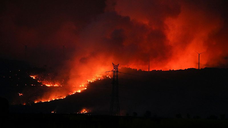 Castilla y Len sigue ardiendo sin control: "Estaban las llamas rodeando el pueblo"