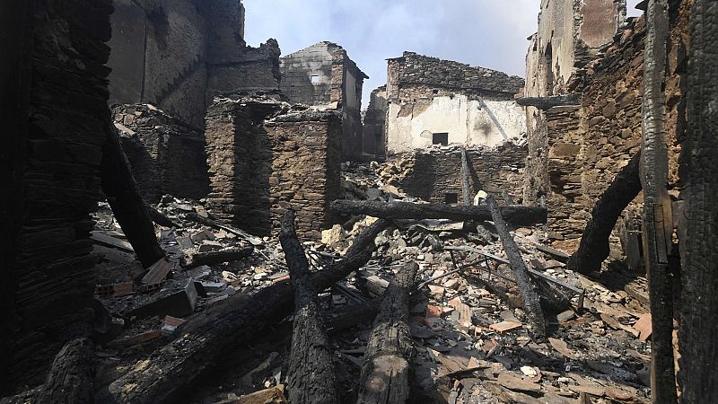 El fuego arrasa ya más de 20.000 hectáreas en Galicia