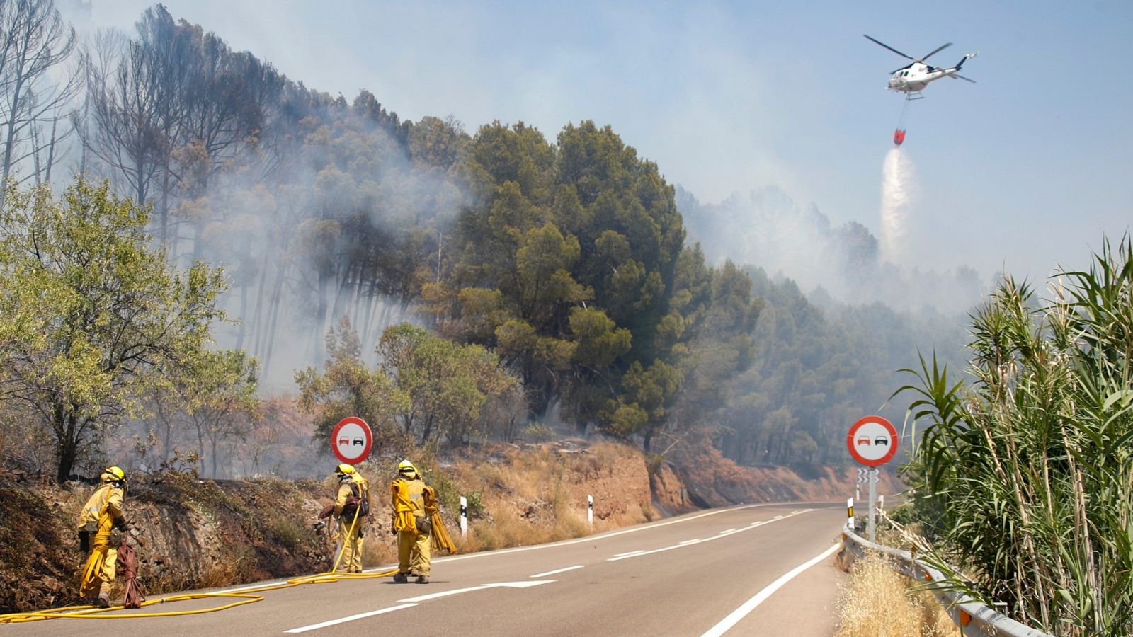 España sufre una de las olas de incendios más violentas