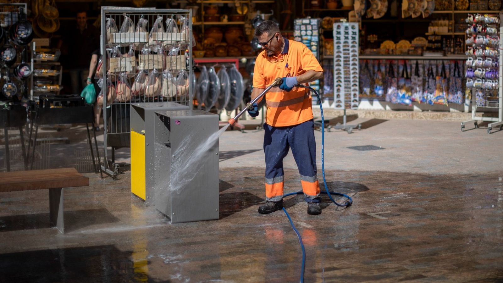 Olas de calor | Los trabajadores de la limpieza de Madrid no harán turno de tarde
