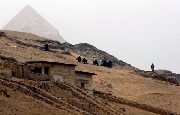 Artesanos levantaron las pirámides
