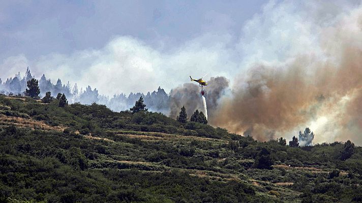 Telediario 2 - La ola de incendios vive una jornada de estabilización salvo en Tenerife