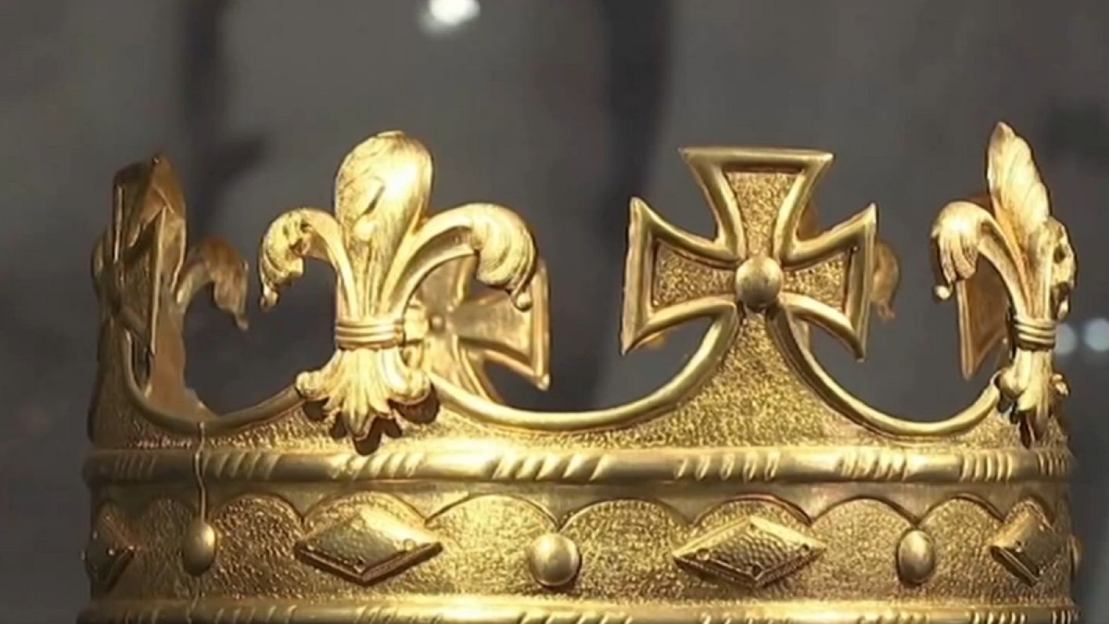 Las joyas de Isabel II: una exposición con tiaras y collares