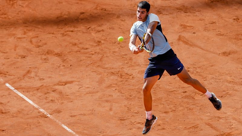 Carlos Alcaraz saca su mejor versión para llegar a cuartos de final en Hamburgo