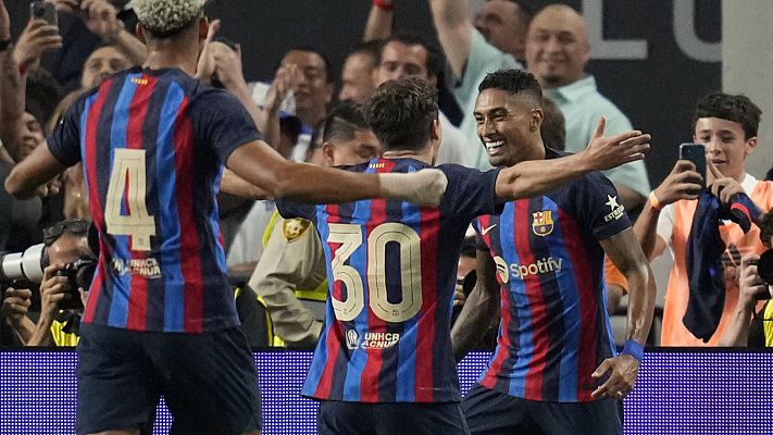 Resumen y goles del Madrid 0-1 Barcelona, Champions Tour