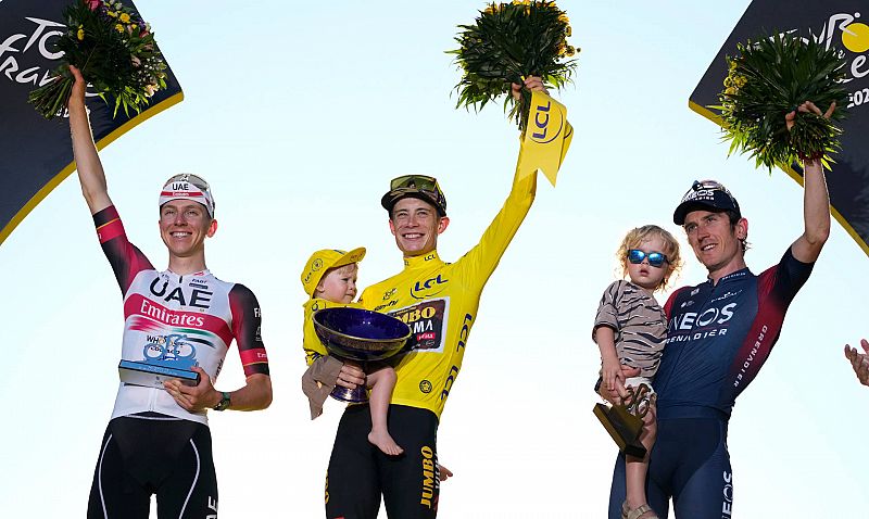 Tour de Francia 2022 | Vingegaard, Pogacar y Thomas, el podio final en París -- Ver ahora