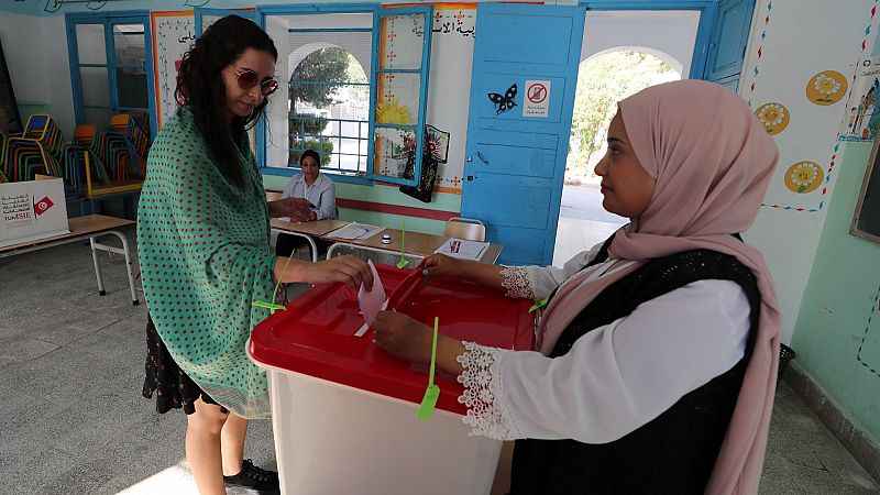 Túnez celebra el primer referéndum de su historia para votar por una nueva constitución