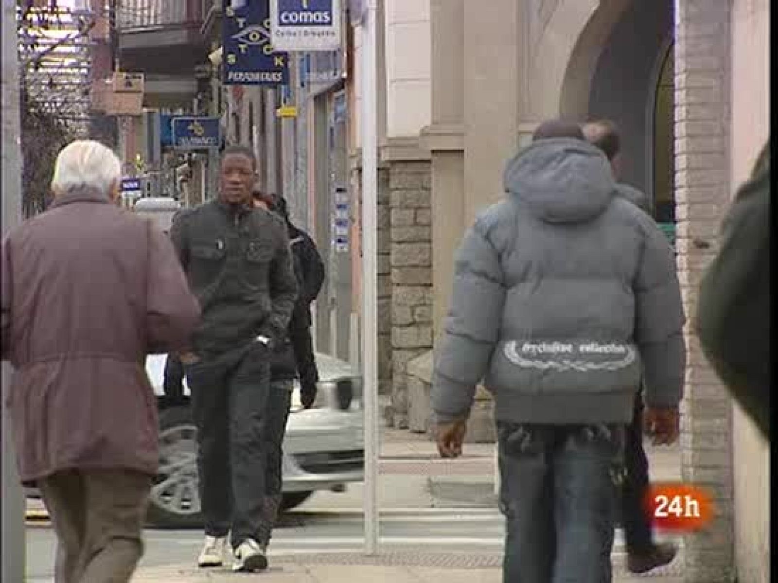 Vic niega empadronarse a inmigrantes irregulares | Ver