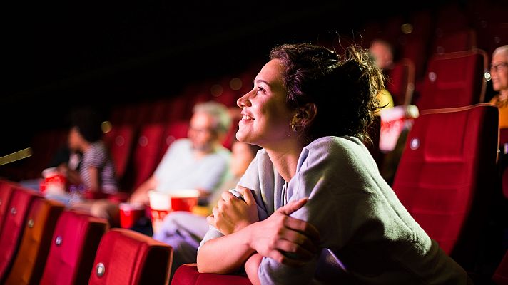 Telediario 1 - Cuando las series y el cine resucitan canciones: de 'Running up that hill' a 'Pretty Woman'