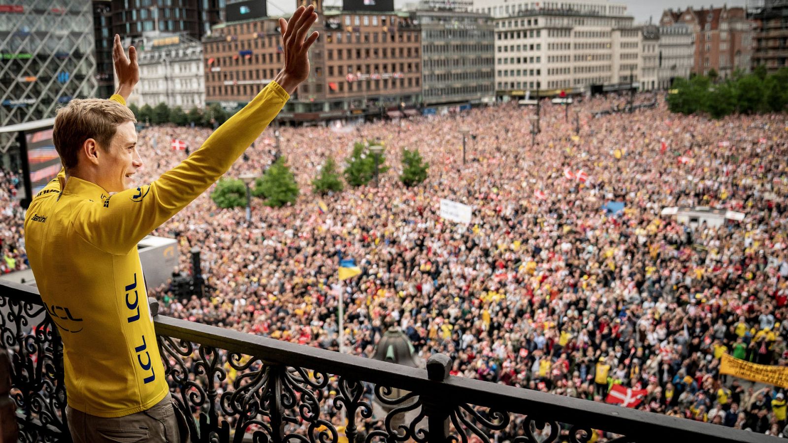 Vingegaard, recibido como héroe nacional en Dinamarca tras ganar el Tour -- Ver ahora