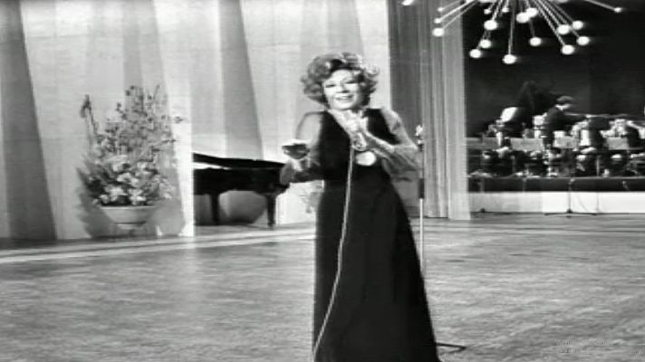 Núria feliu canta 'No me quiero enamorar'