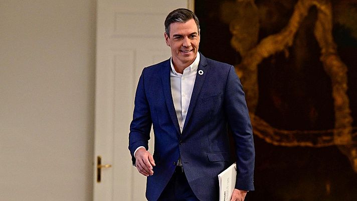 Telediario 2 - El debate sobre el adiós a la corbata como medida de ahorro energético