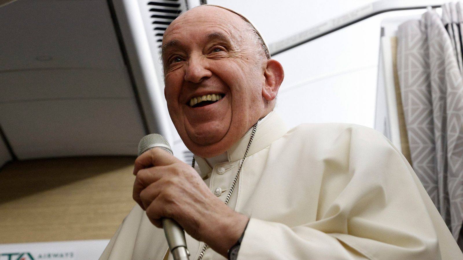 El papa deja la puerta abierta a una renuncia en un futuro