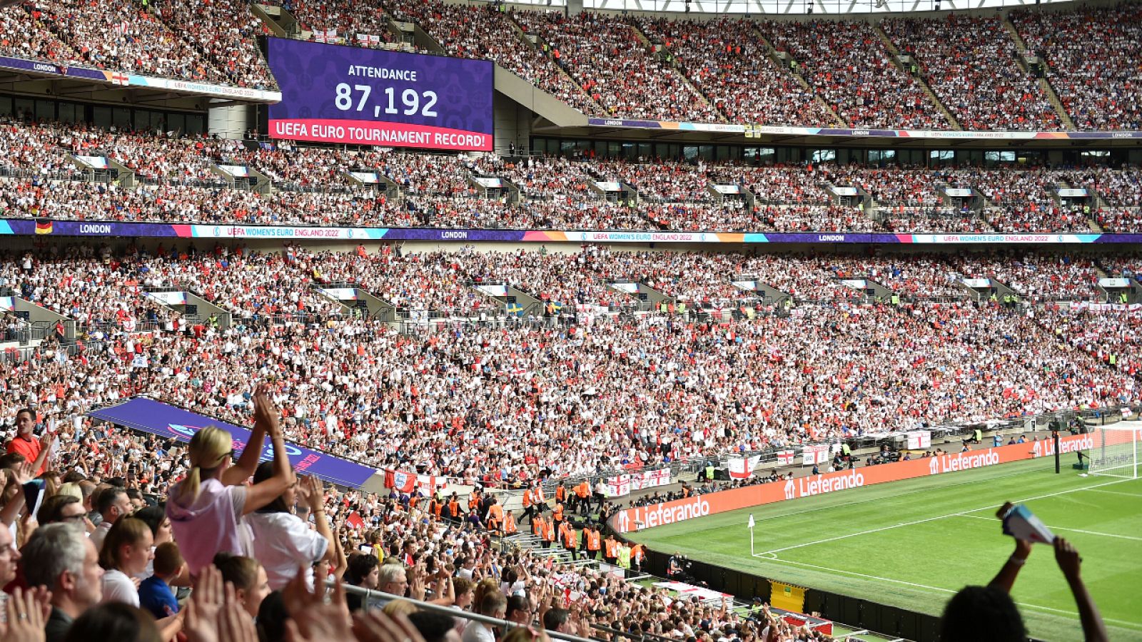 Informativo 24h: El Inglaterra-Alemania bate el récord de asistencia en una final de la Eurocopa en la historia | RTVE Play