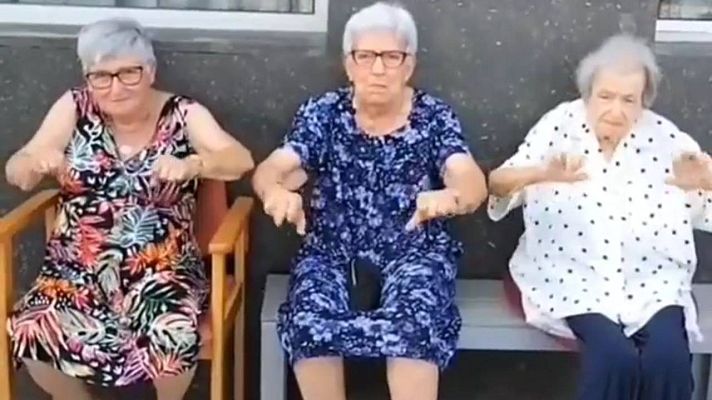 L'Informatiu - 'Despechá' de Rosalia es cola en una residència de Badalona i es converteix en viral