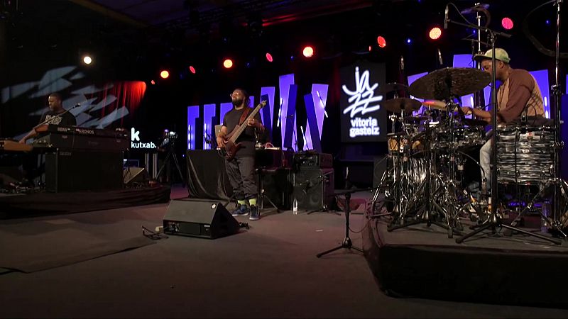 Festivales de verano de La 2 - 45º Jazz Vitoria: Robert Glasper - Black Radio III - ver ahora