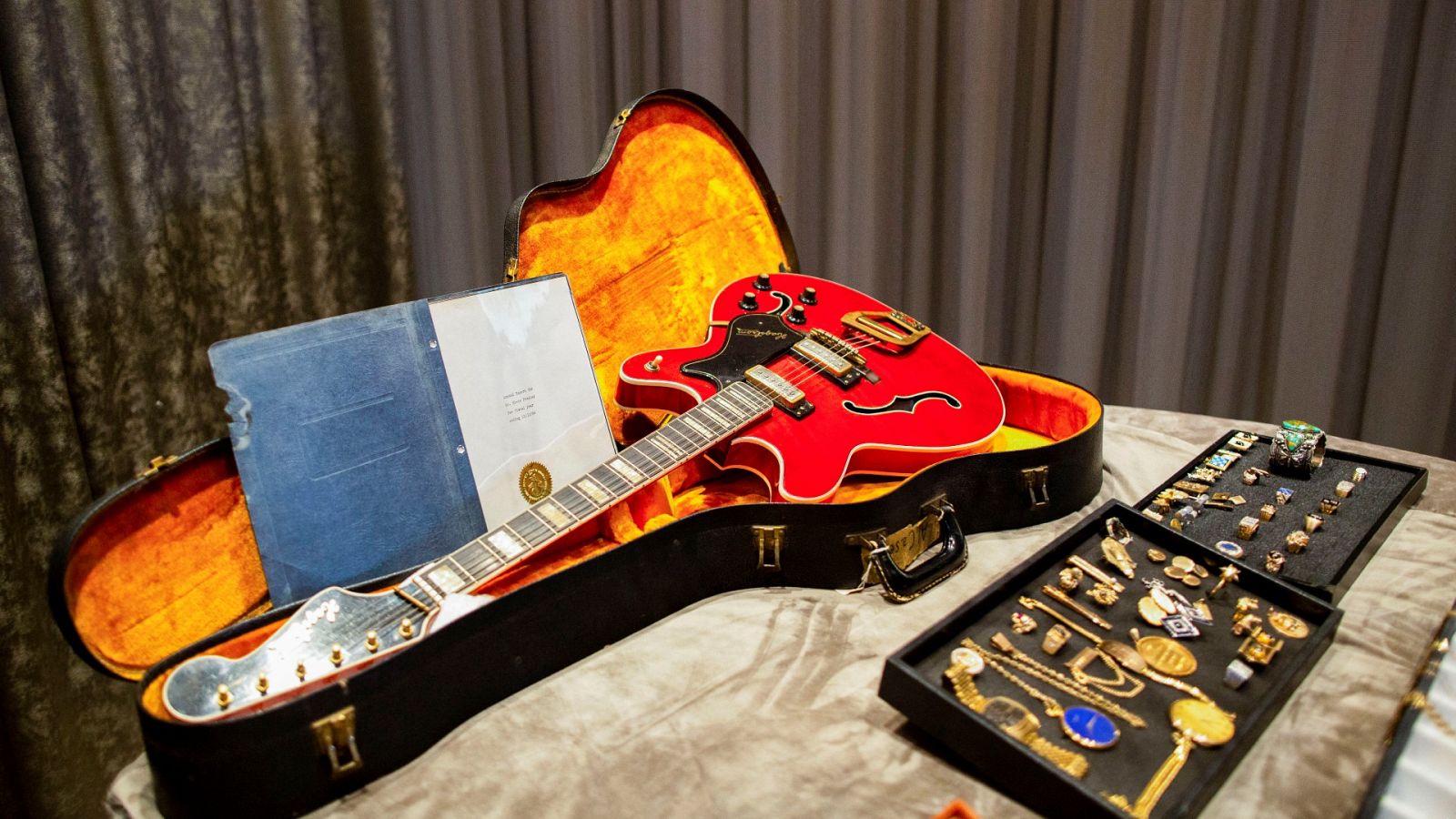 La lucrativa estela de Elvis: más de 200 objetos a subasta del Rey del Rock and Roll