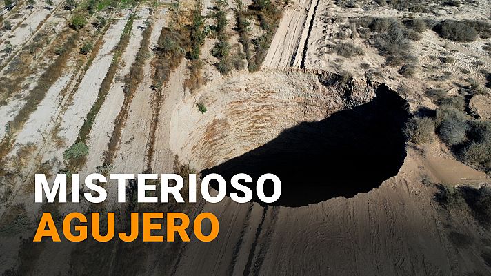 Aparece un misterioso socavón de 25 metros de diámetro y 200 de profundidad en la región de Atacama, Chile