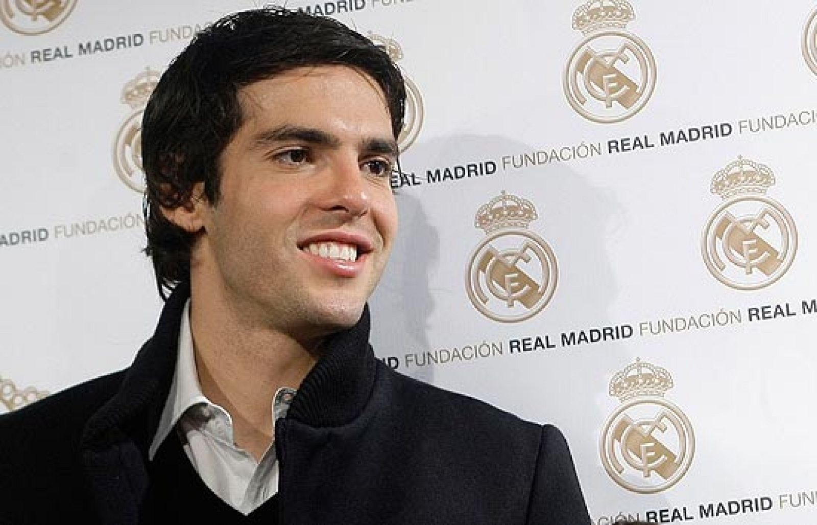 El crack brasileño del Real Madrid, Kaka, ha acudido a una conocida radio española para descubrir su lado más íntimo.