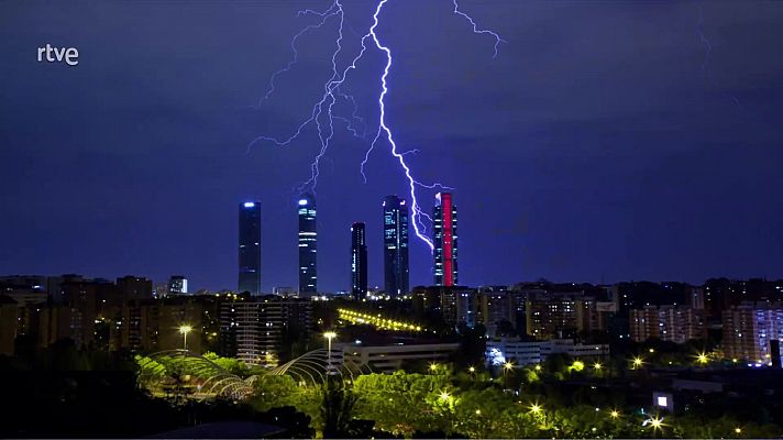 Temperaturas altas en buena parte de la Península, Baleares y Canarias. Intervalos de viento fuerte en Canarias