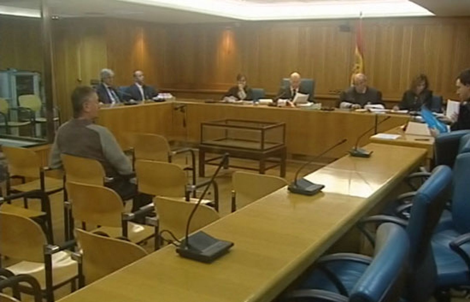 Hoy ha ido a declarar a la Audiencia Nacional Pedro María Olano detenido la semana pasada en la localidad guipuzcoana de Lizartza. Entre otras cosas está acusado de haber participado en varios intentos de atenado contra José María Aznar en 2001. Ell juez ha dictado prisión incondicional.