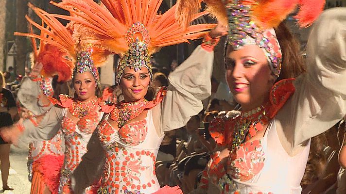 Águilas celebra su carnaval en agosto por todo lo alto