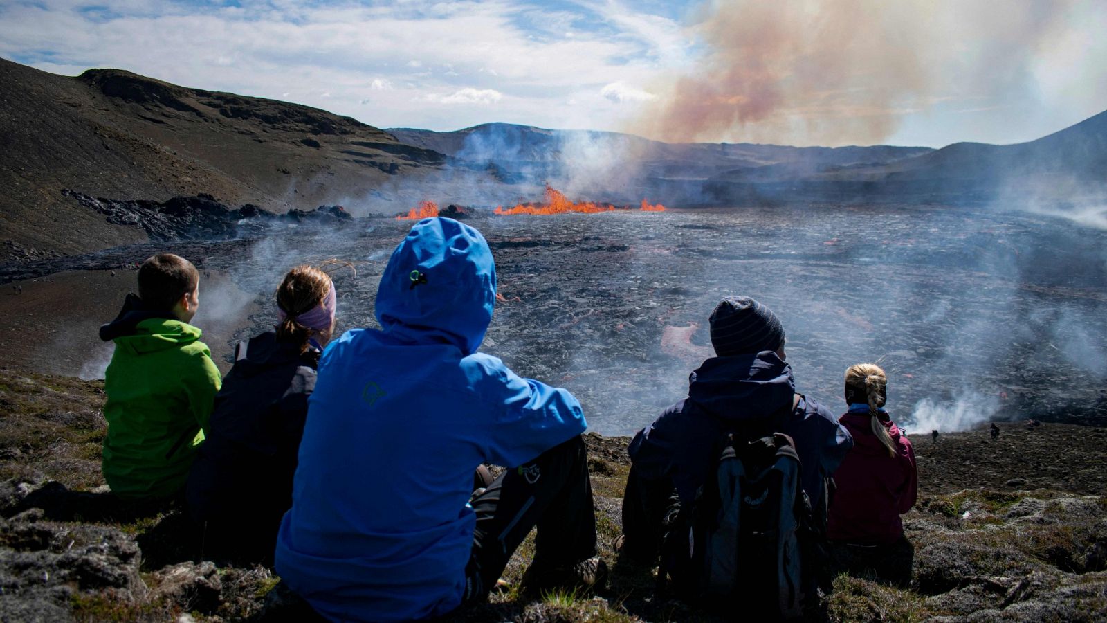 Un volcán entra en erupción a 40 kilómetros de Reikiavik