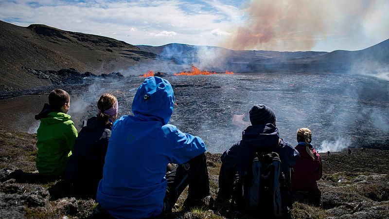 Un volcán entra en erupción a 40 kilómetros de Reikiavik