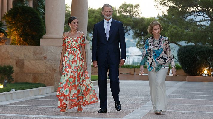 Los reyes reciben por primera vez en Marivent a autoridades y representantes de la sociedad balear