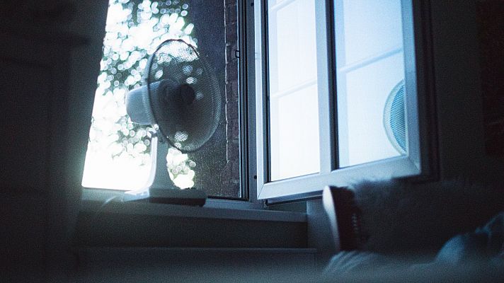 Telediario 2 - Las altas temperaturas nocturnas dificultan el descanso
