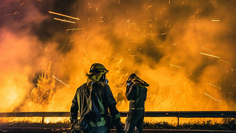 Desalojadas 700 personas de un camping por un incendio en Boiro, A Coruña